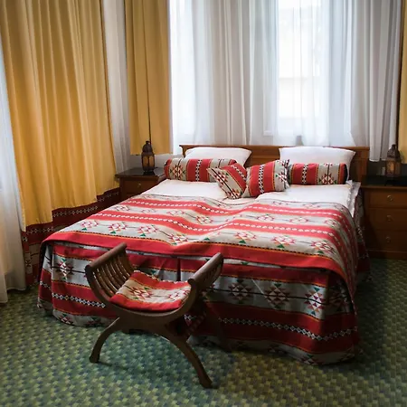 Petra Hotel *