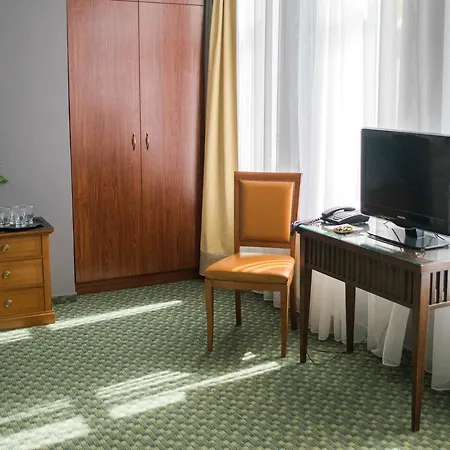 Petra Hotel *