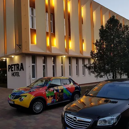 Petra Hotell *