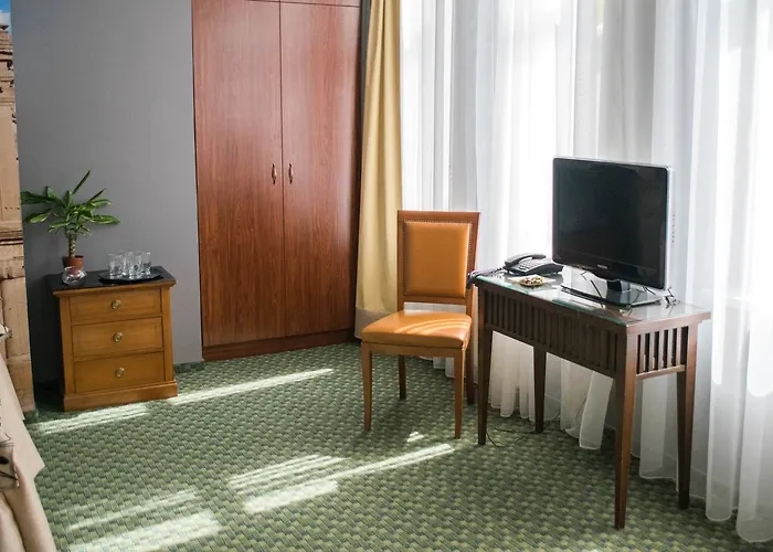 Petra Hotel *